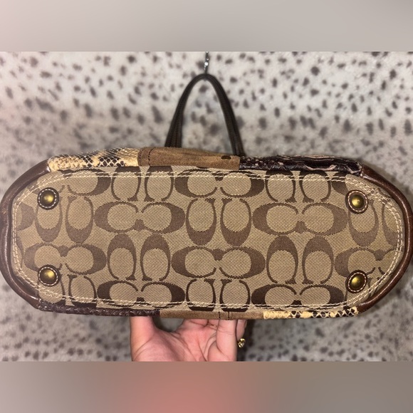 COACH VINTAGE 2007 PATCHWORK SHOULDER BAG - Picture 10 of 13